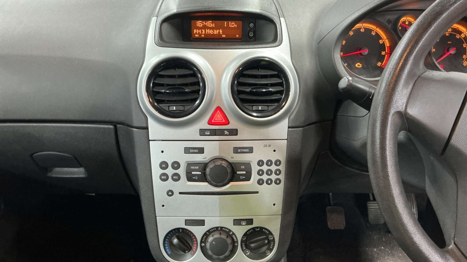 Used Vauxhall Corsa 2011 for sale - 77038547: Photo 10