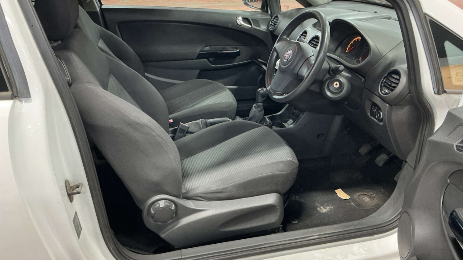 Used Vauxhall Corsa 2011 for sale - 77038547: Photo 8