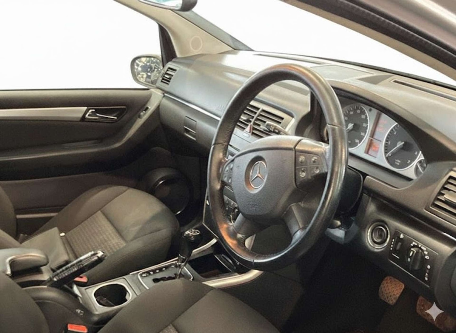 Used Mercedes-Benz B Class 2010 for sale - 77575836: Photo 17