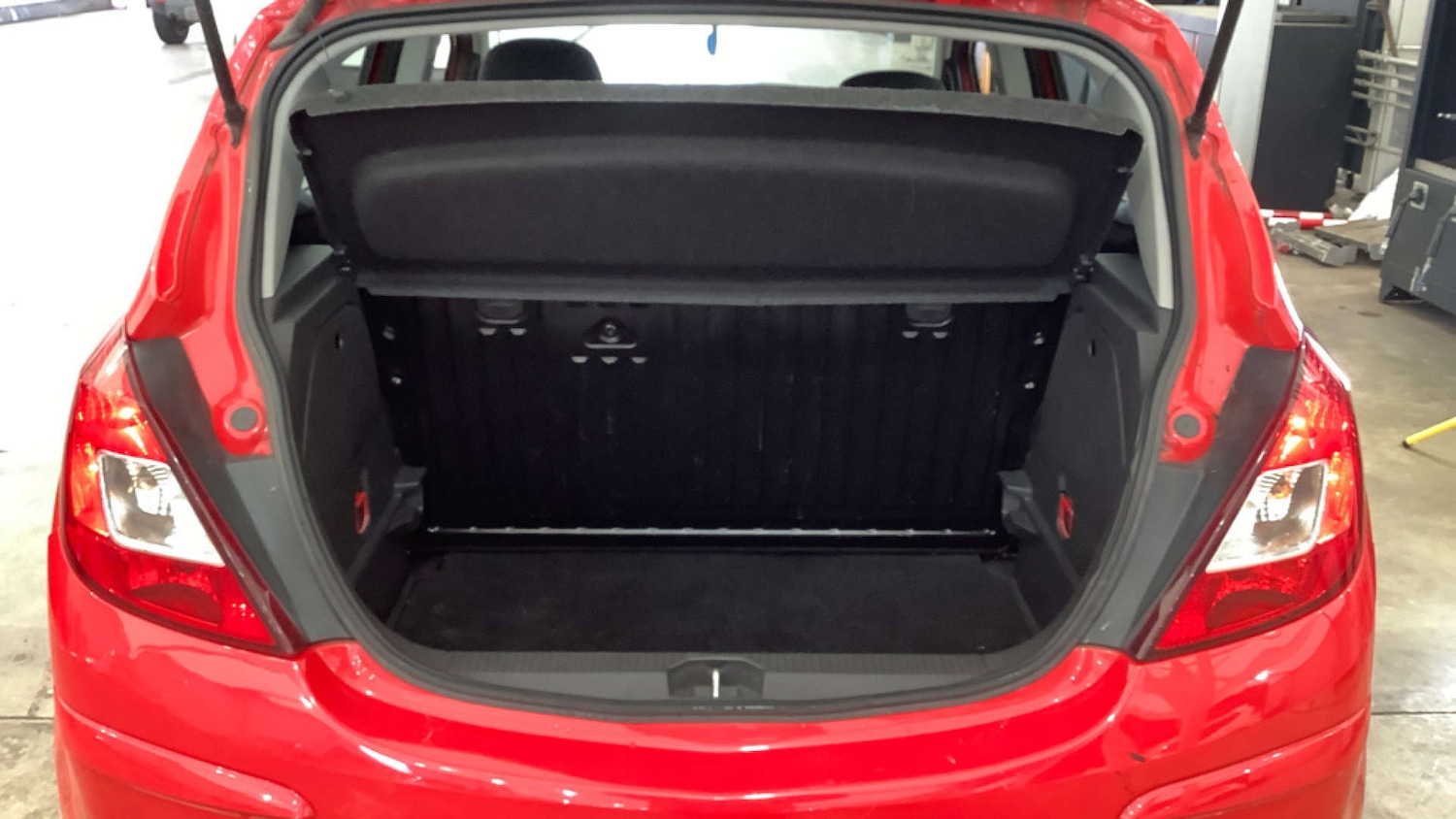 Used Vauxhall Corsa 2010 for sale - 76356021: Photo 10