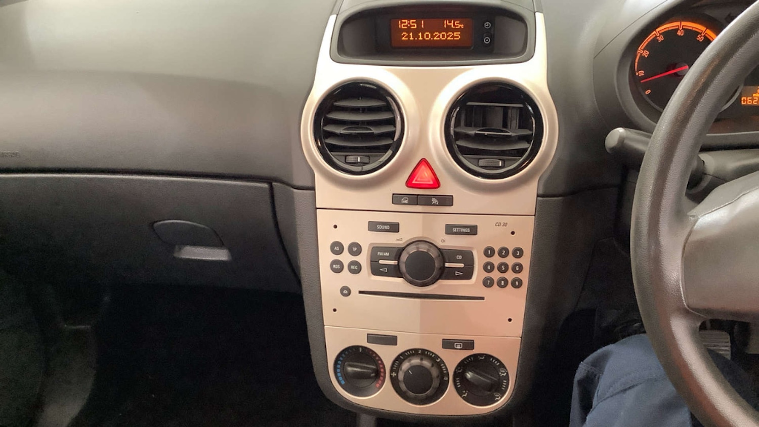 Used Vauxhall Corsa 2010 for sale - 76356021: Photo 8