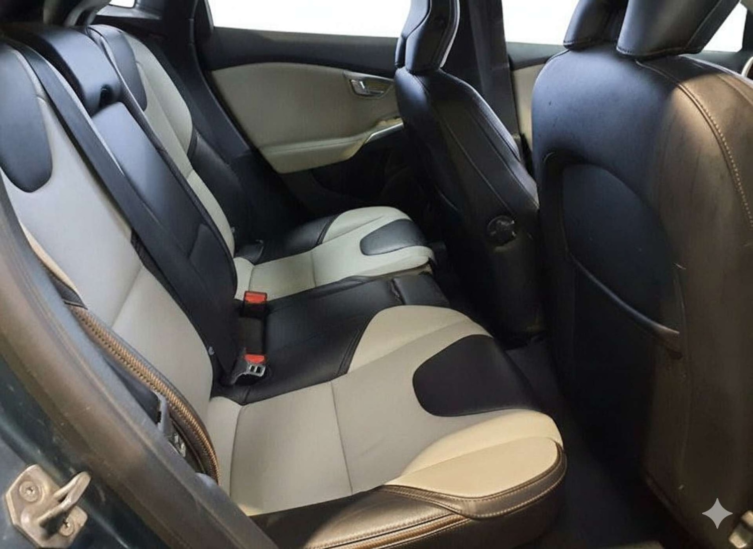 Used Volvo V40 2014 for sale - 77571343: Photo 10