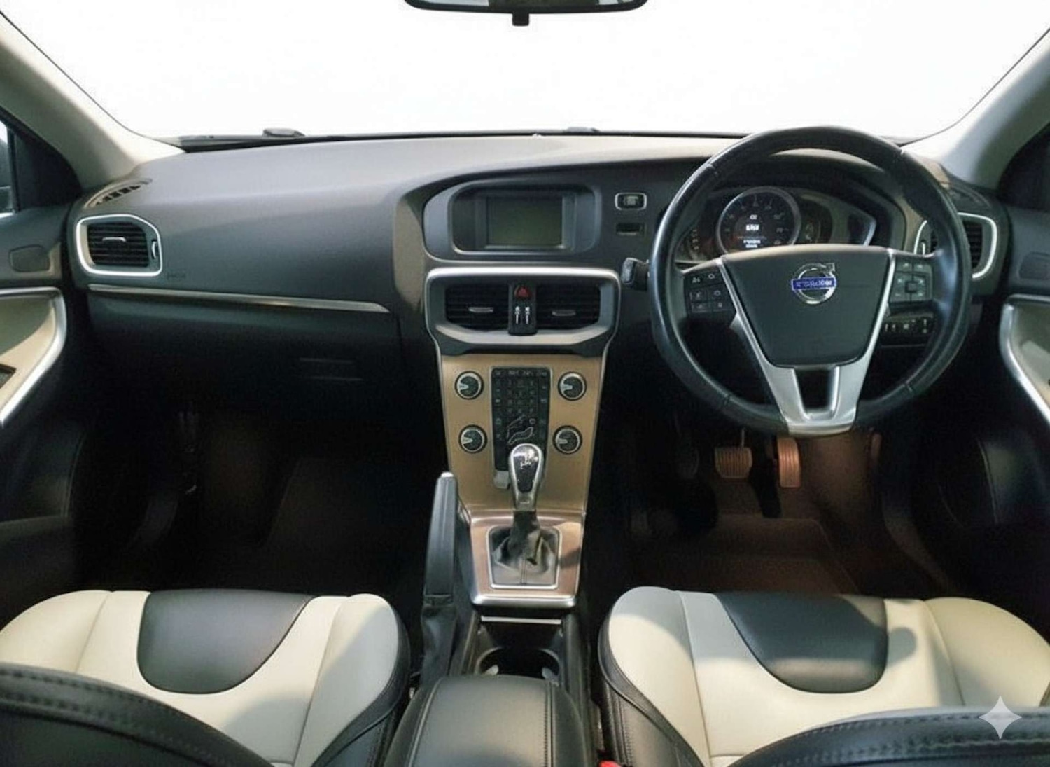 Used Volvo V40 2014 for sale - 77571343: Photo 9