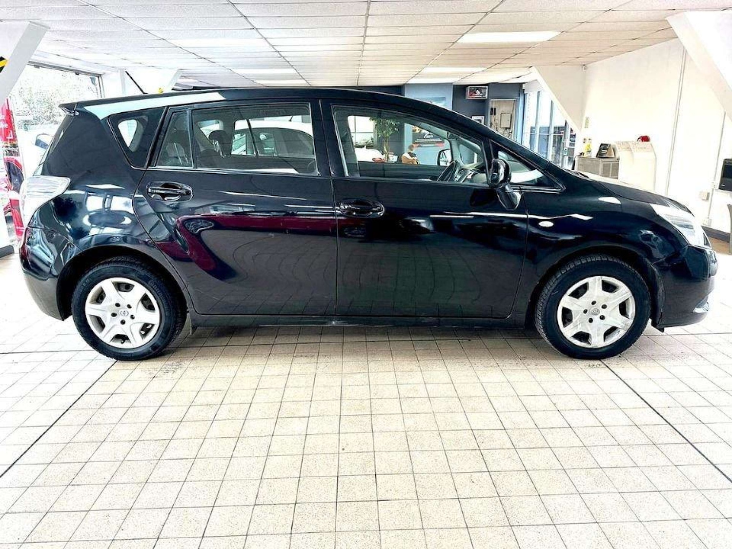 Used Toyota Verso 2011 for sale - 76600690: Photo 8
