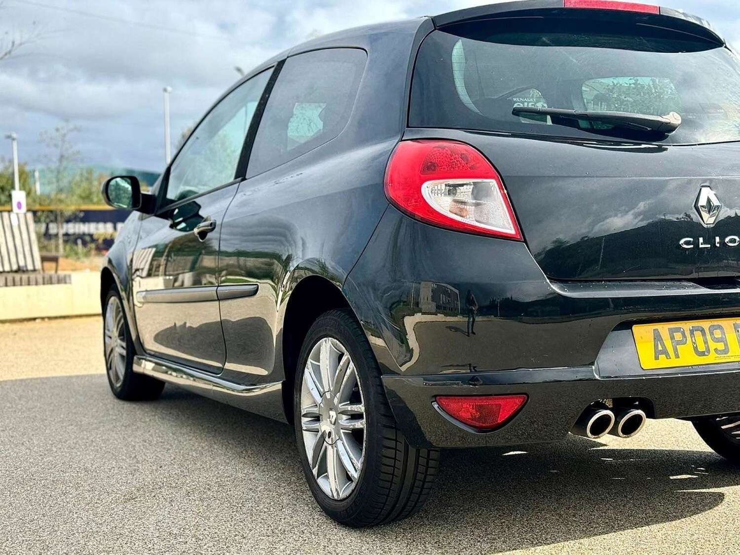 Used Renault Clio 2009 for sale - 76600745: Photo 11