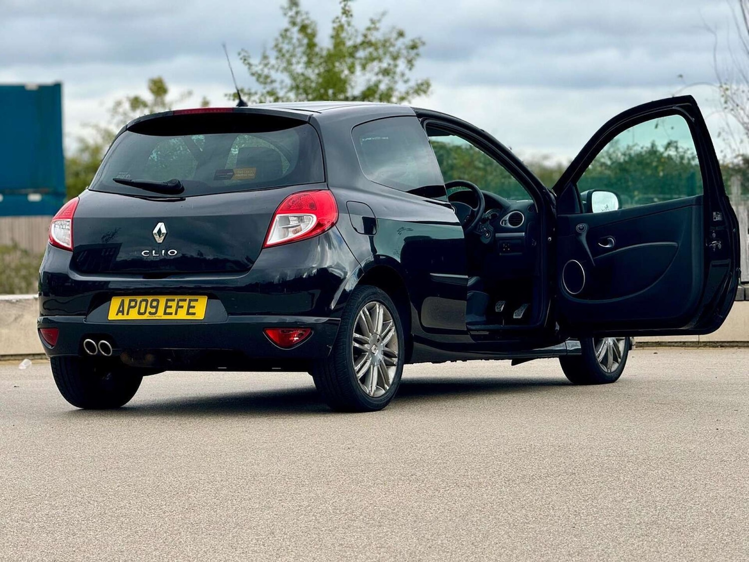 Used Renault Clio 2009 for sale - 76600745: Photo 17