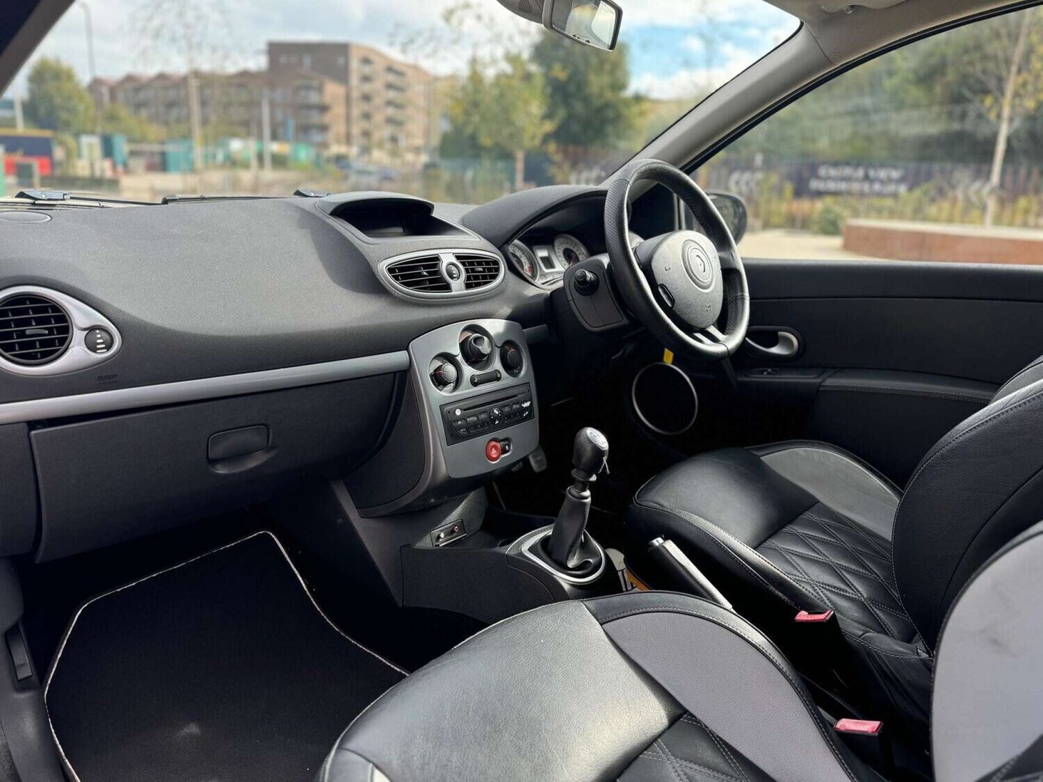 Used Renault Clio 2009 for sale - 76600745: Photo 23