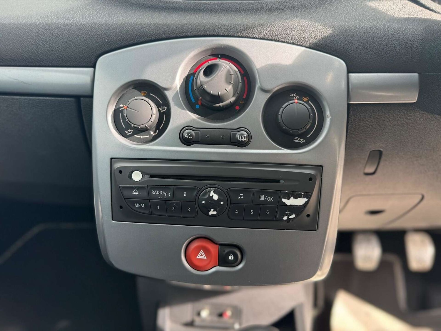 Used Renault Clio 2009 for sale - 76600745: Photo 29