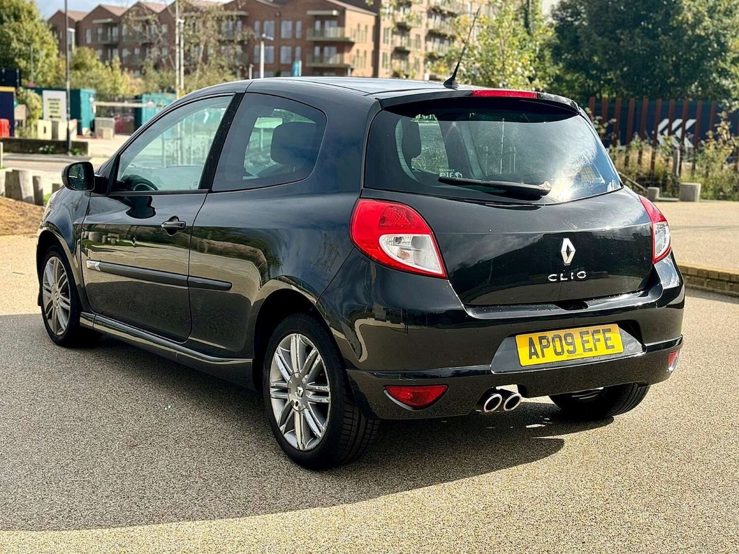 Used Renault Clio 2009 for sale - 76600745: Photo 4