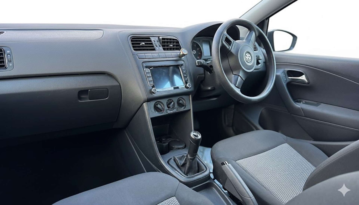 Used Volkswagen Polo 2011 for sale - 76703575: Photo 15