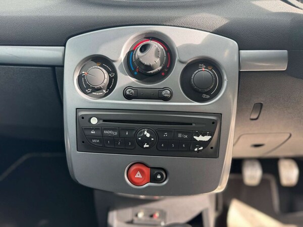 Used Renault Clio 2009 for sale - 73841049: Photo 29