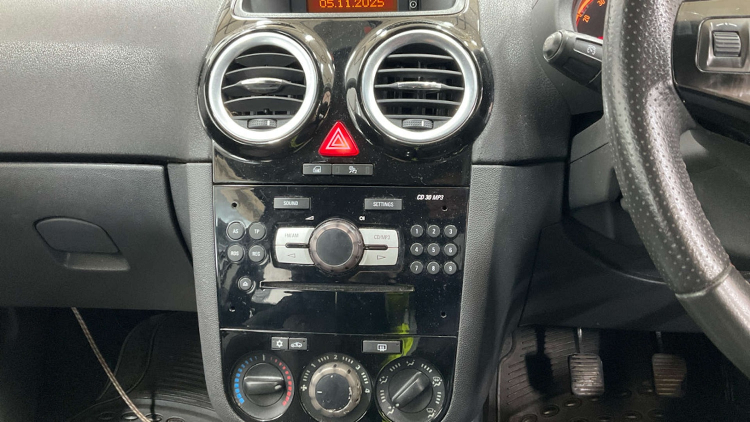 Used Vauxhall Corsa 2011 for sale - 76542281: Photo 10