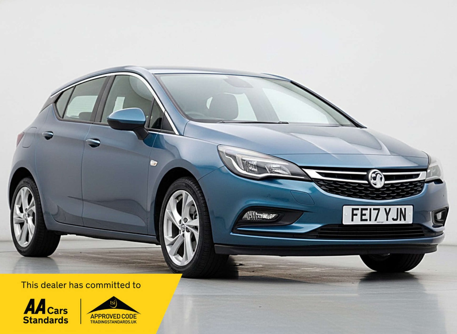 Used Vauxhall Astra 2017 for sale - 77821623: Photo 2