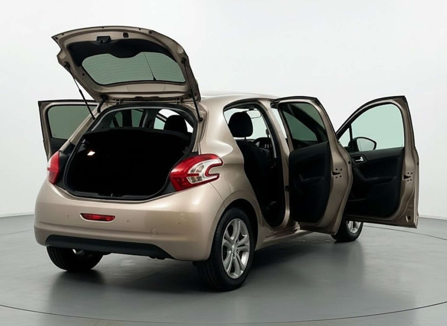 Used Peugeot 208 2013 for sale - 77170369: Photo 4