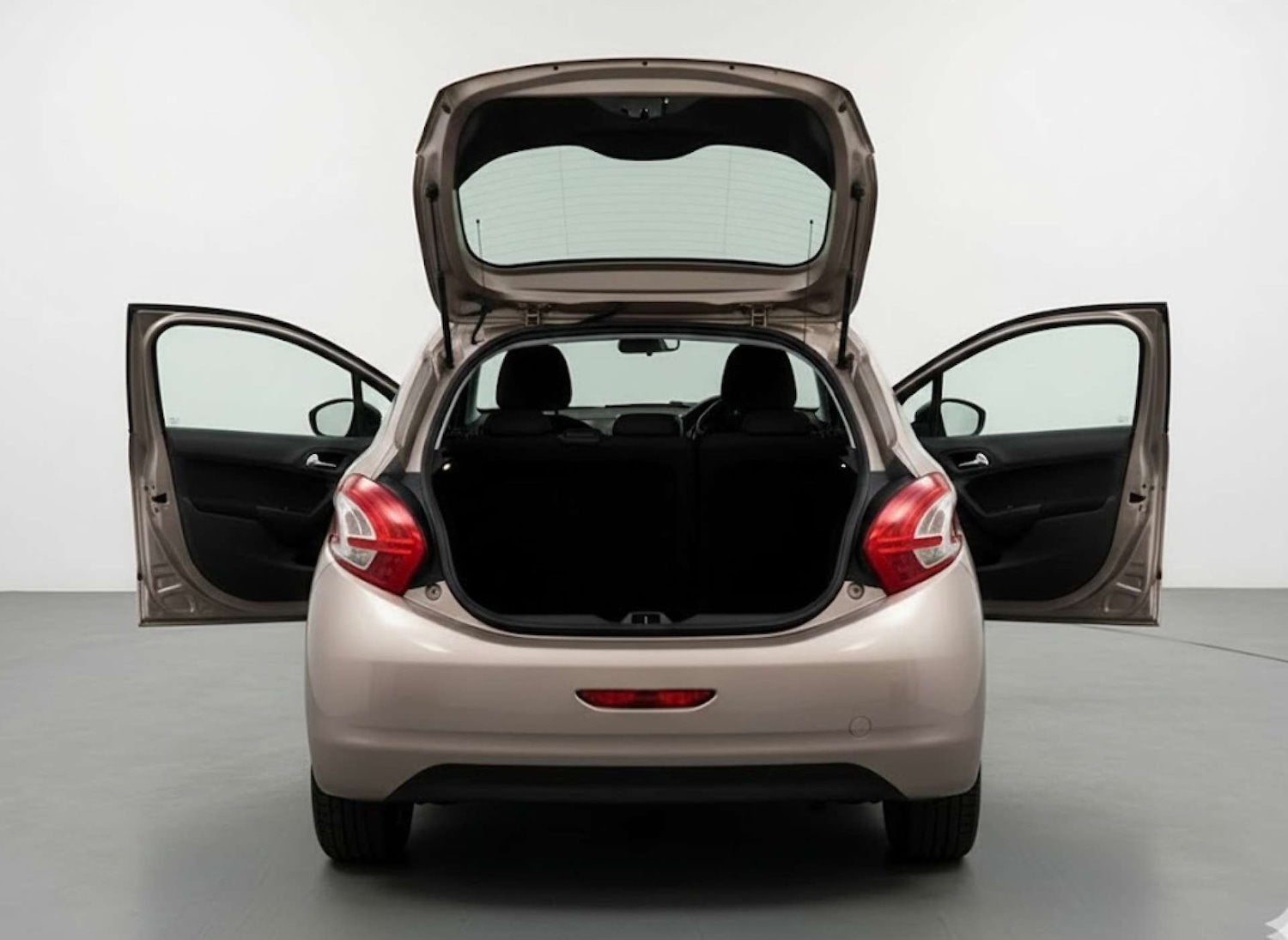 Used Peugeot 208 2013 for sale - 77170369: Photo 5