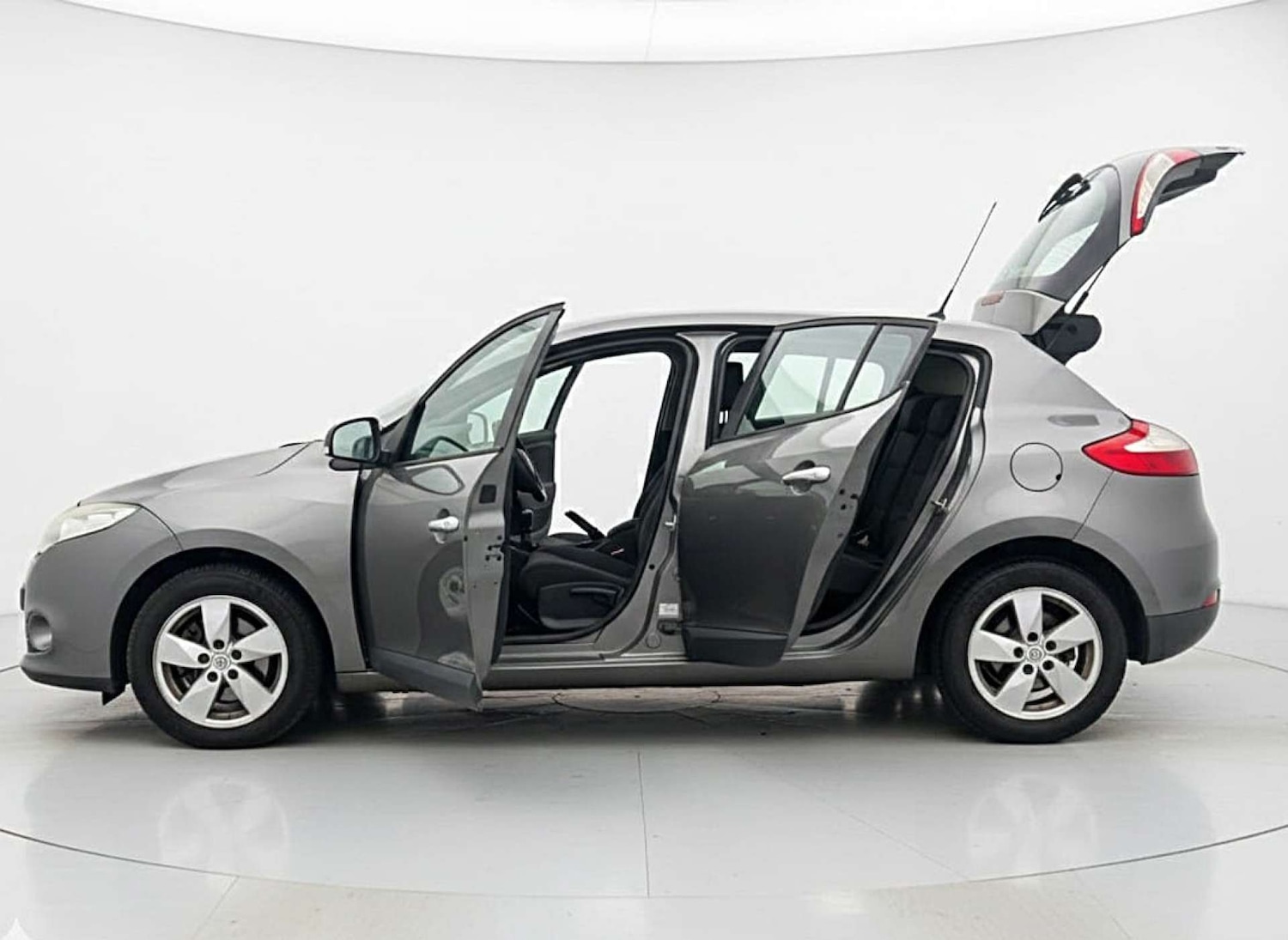 Used Renault Megane 2010 for sale - 77409803: Photo 16