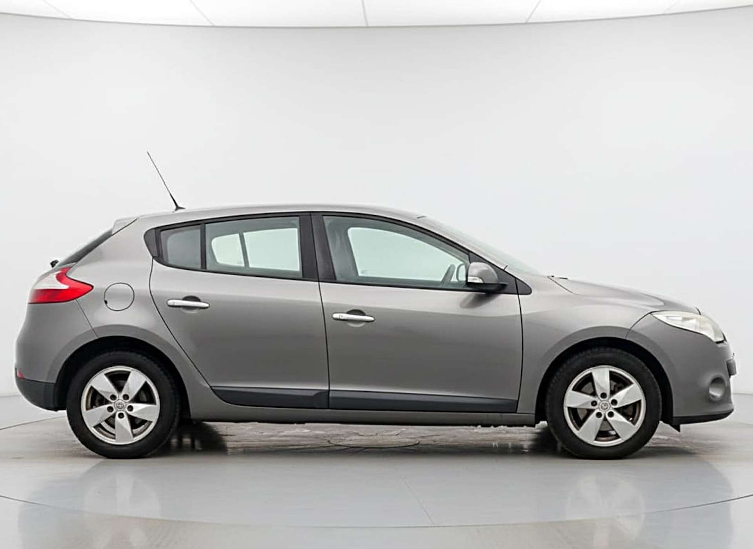 Used Renault Megane 2010 for sale - 77409803: Photo 8