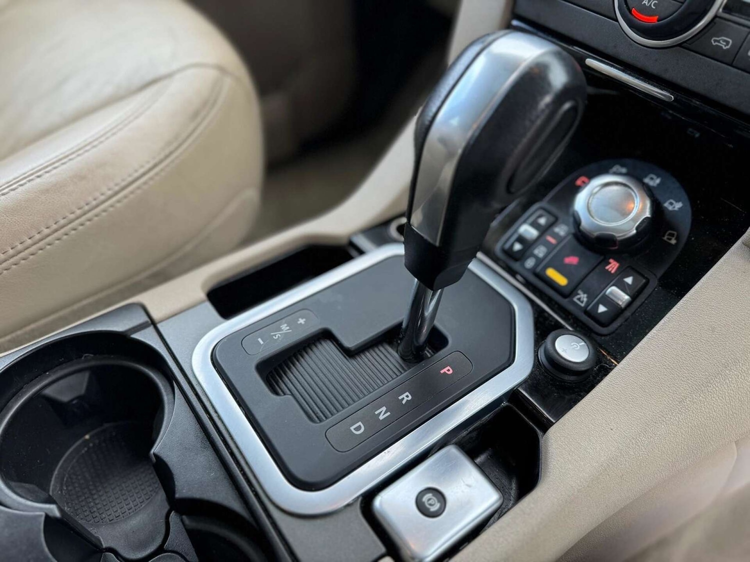 Used Land Rover Discovery 2010 for sale - 76602130: Photo 6