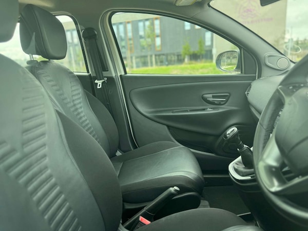 Used Chrysler Ypsilon 2012 for sale - 75463675: Photo 30