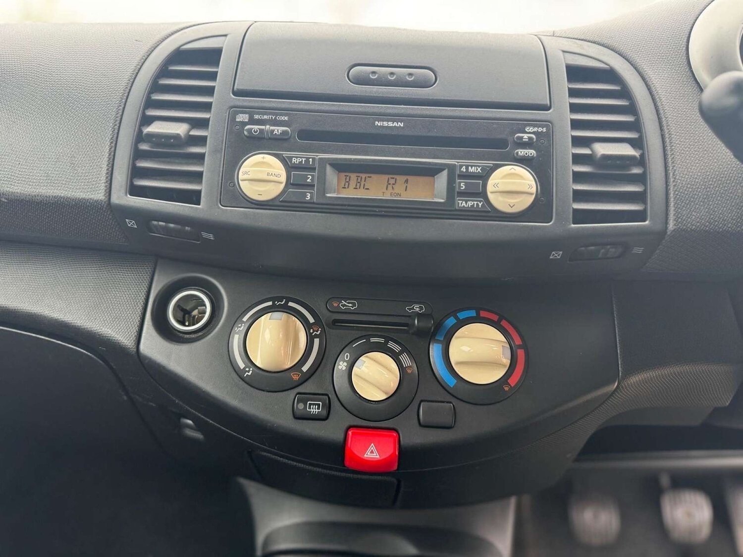 Used Nissan Micra 2004 for sale - 76601324: Photo 26