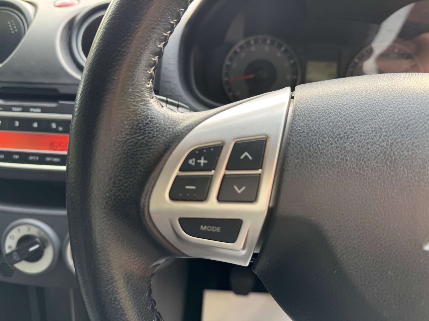 Used Mitsubishi Colt 2013 for sale - 76602032: Photo 18