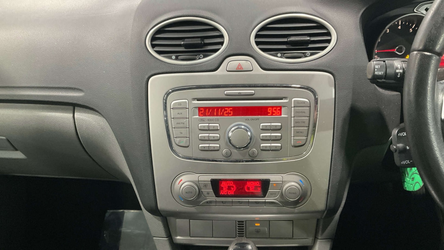 Used Ford Focus 2009 for sale - 76861660: Photo 18