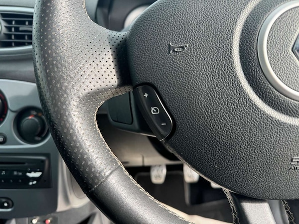 Used Renault Clio 2009 for sale - 76278196: Photo 31