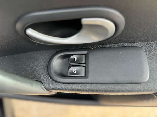 Used Renault Clio 2009 for sale - 76278196: Photo 34
