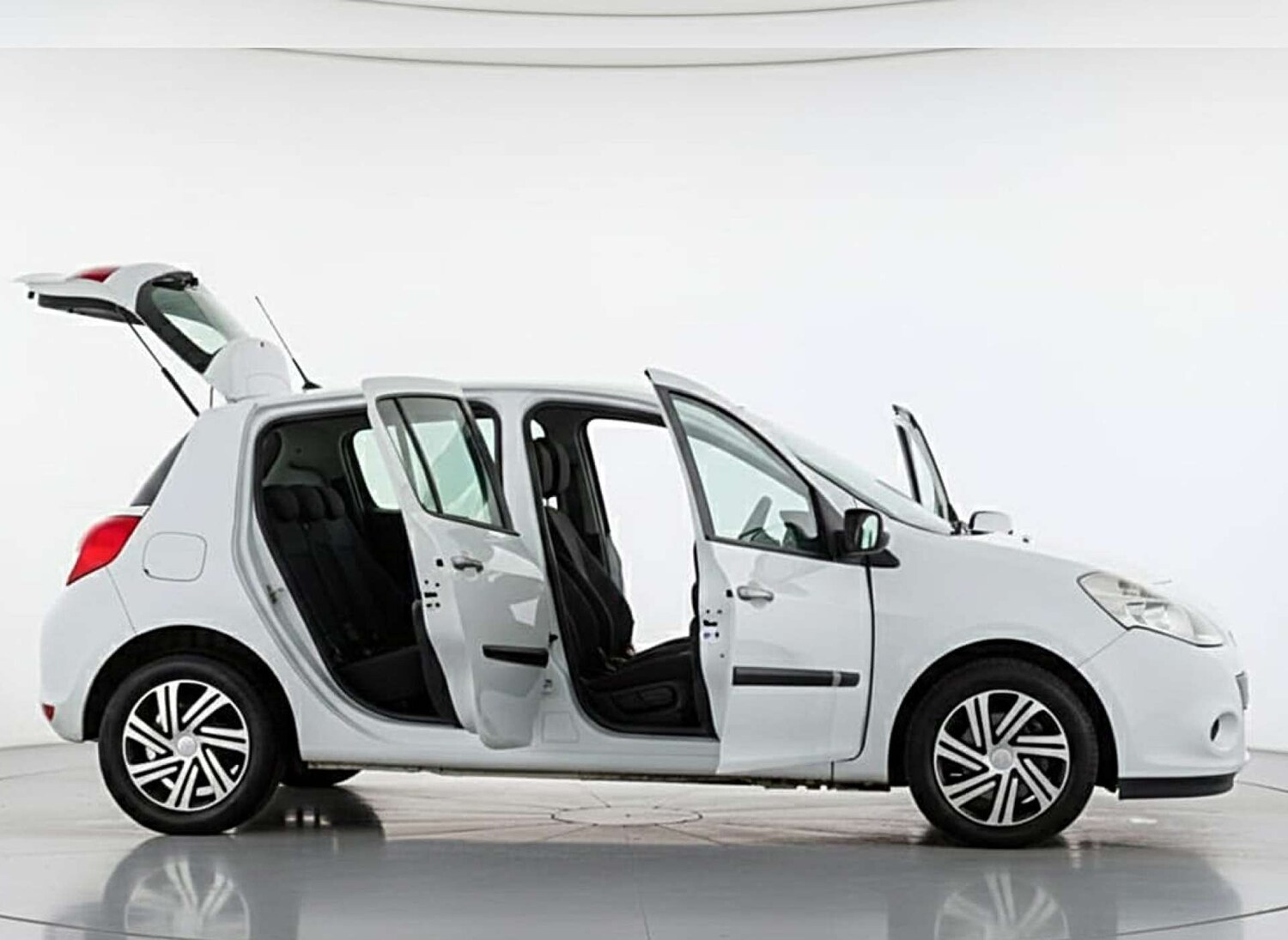 Used Renault Clio 2010 for sale - 76495884: Photo 11