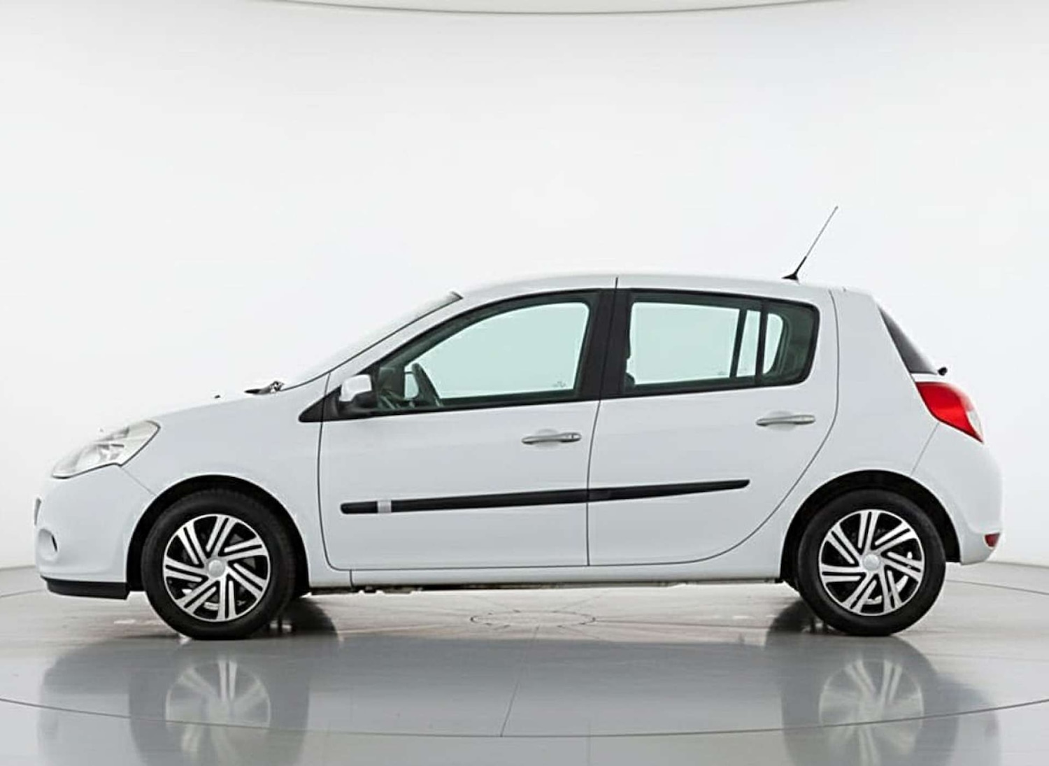 Used Renault Clio 2010 for sale - 76495884: Photo 13
