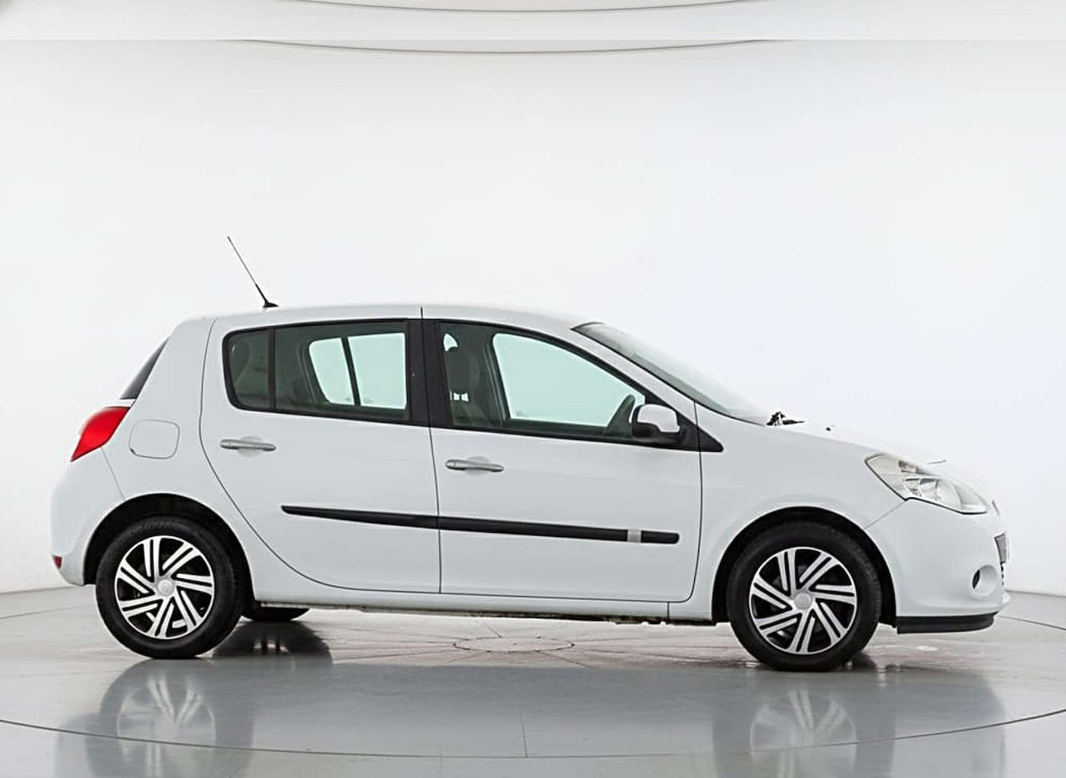 Used Renault Clio 2010 for sale - 76495884: Photo 16