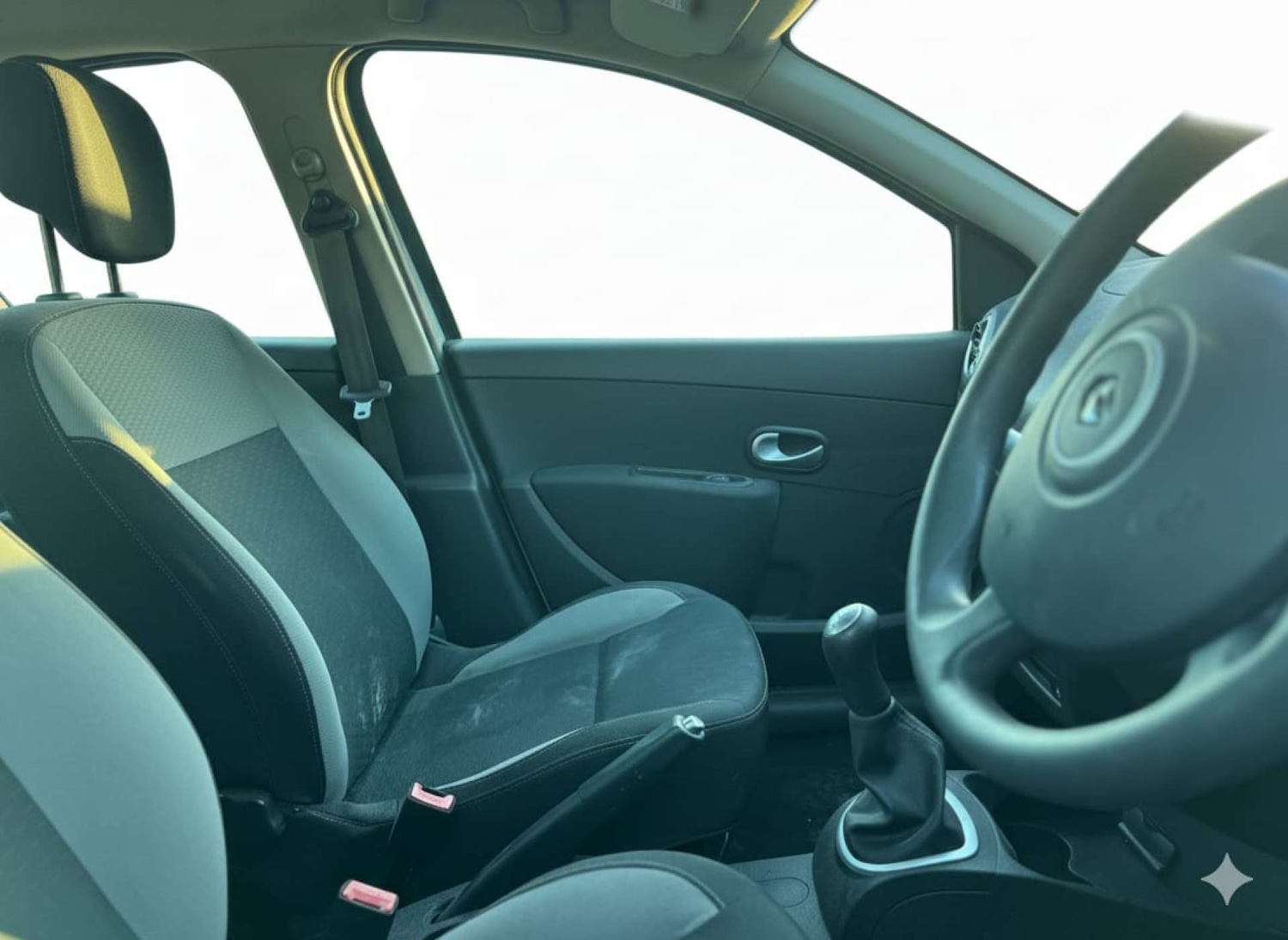 Used Renault Clio 2010 for sale - 76495884: Photo 17