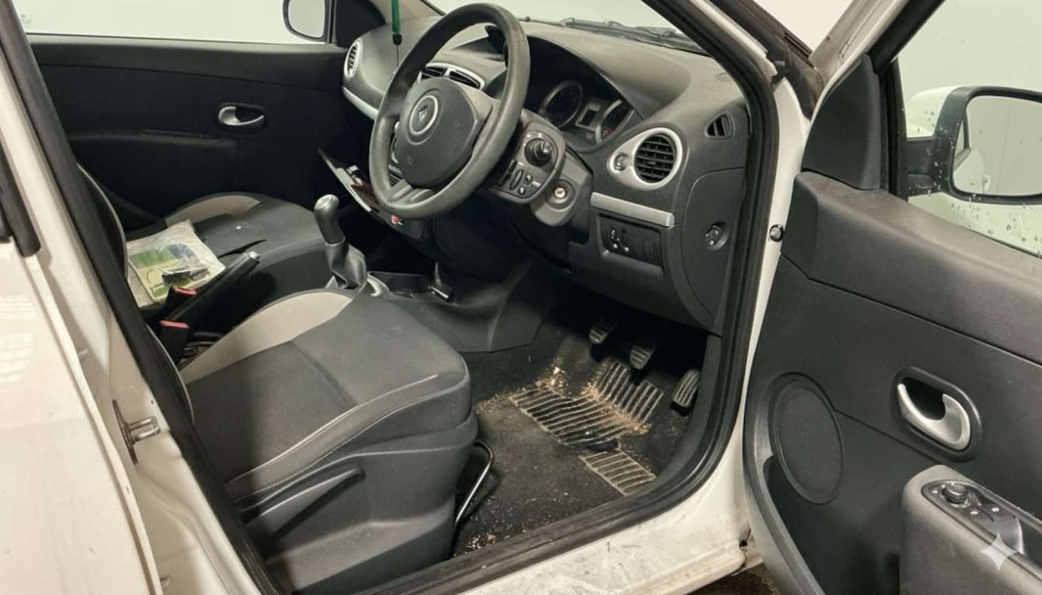 Used Renault Clio 2010 for sale - 76495884: Photo 5