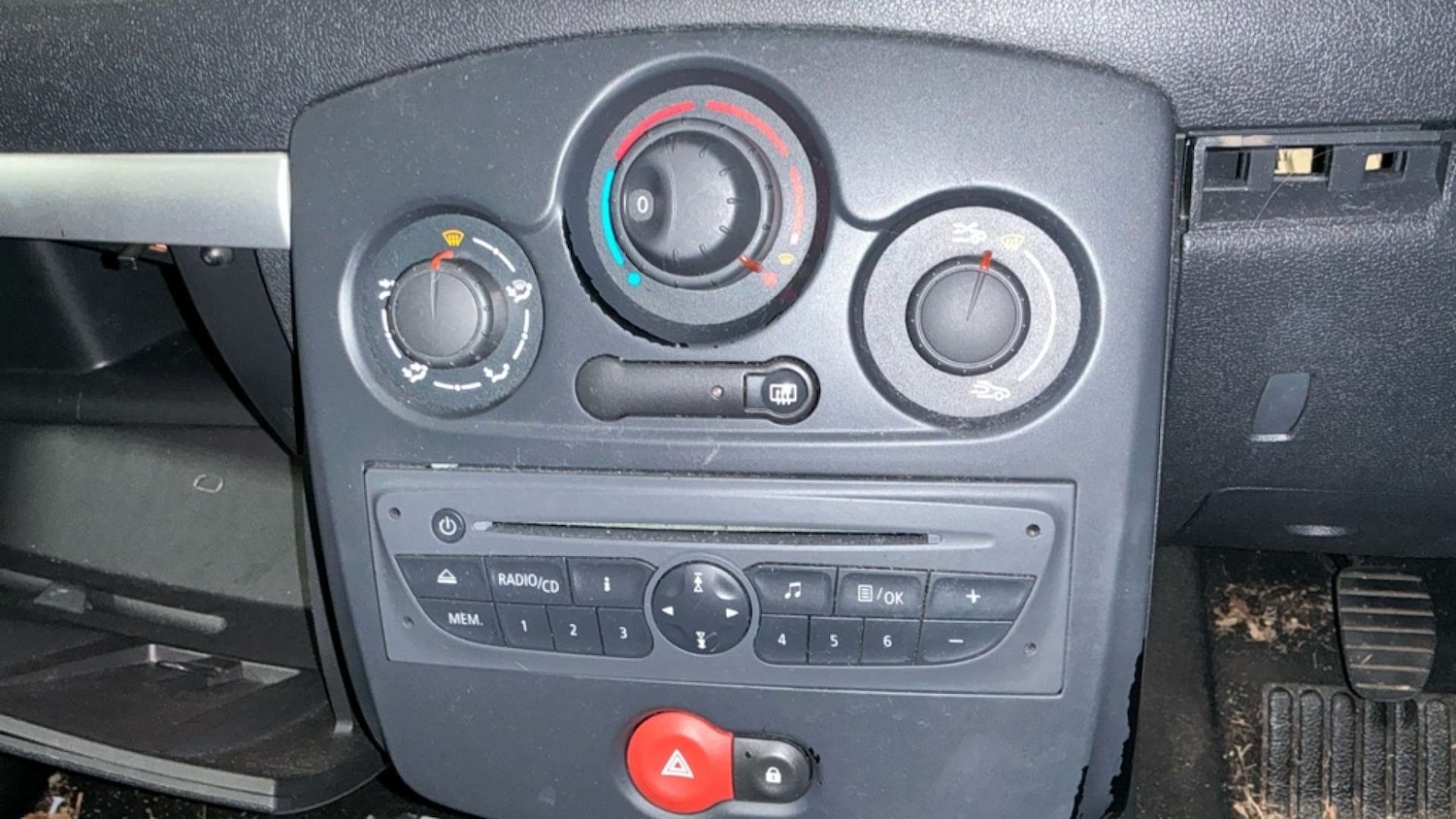 Used Renault Clio 2010 for sale - 76495884: Photo 7