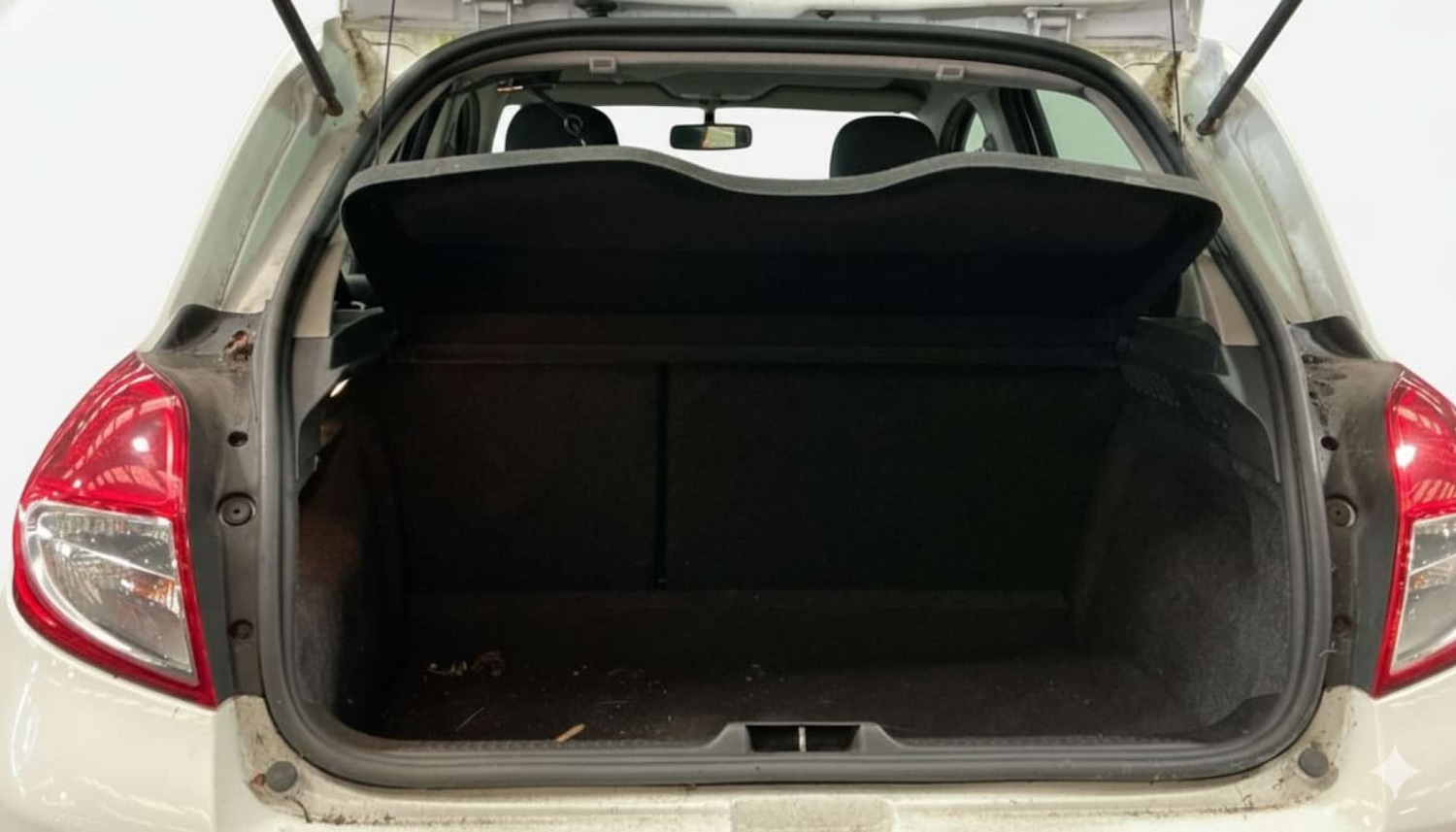 Used Renault Clio 2010 for sale - 76495884: Photo 9