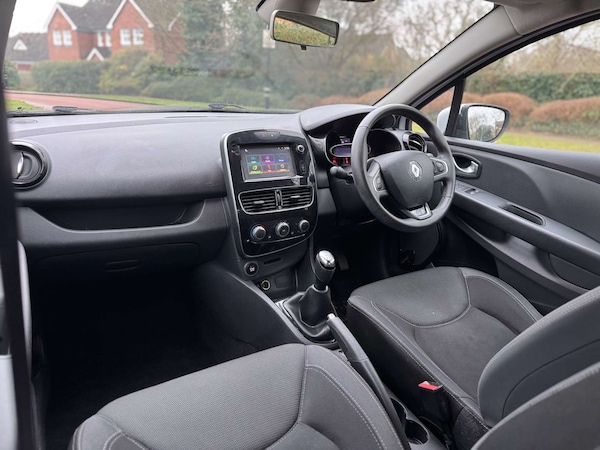 Used Renault Clio 2017 for sale - 74435614: Photo 32