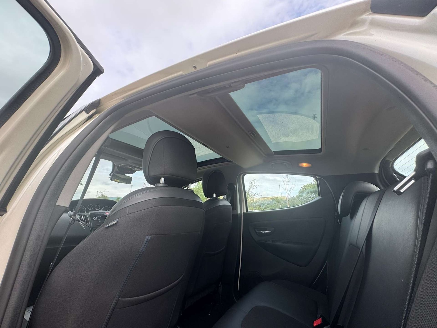 Used Chrysler Ypsilon 2012 for sale - 76602071: Photo 12