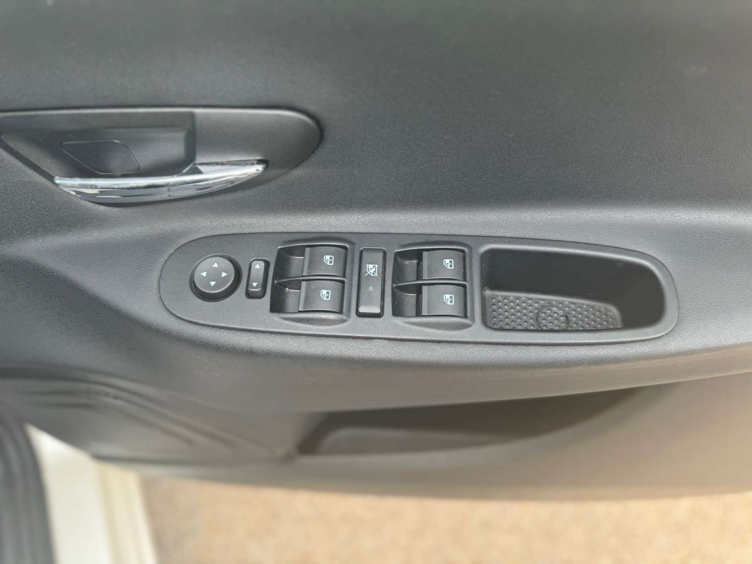 Used Chrysler Ypsilon 2012 for sale - 76602071: Photo 27