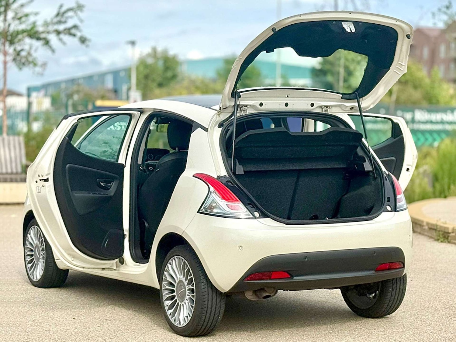 Used Chrysler Ypsilon 2012 for sale - 76602071: Photo 36