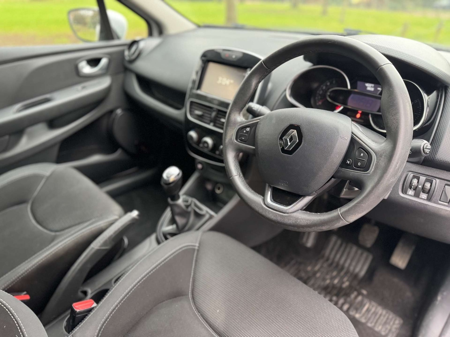 Used Renault Clio 2017 for sale - 76602101: Photo 21