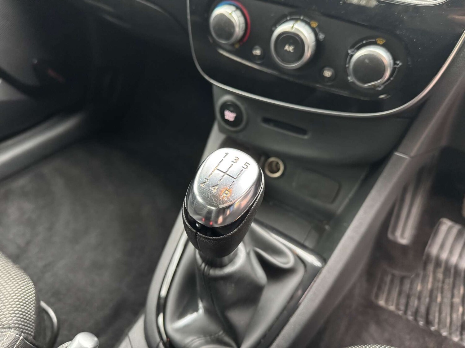 Used Renault Clio 2017 for sale - 76602101: Photo 22