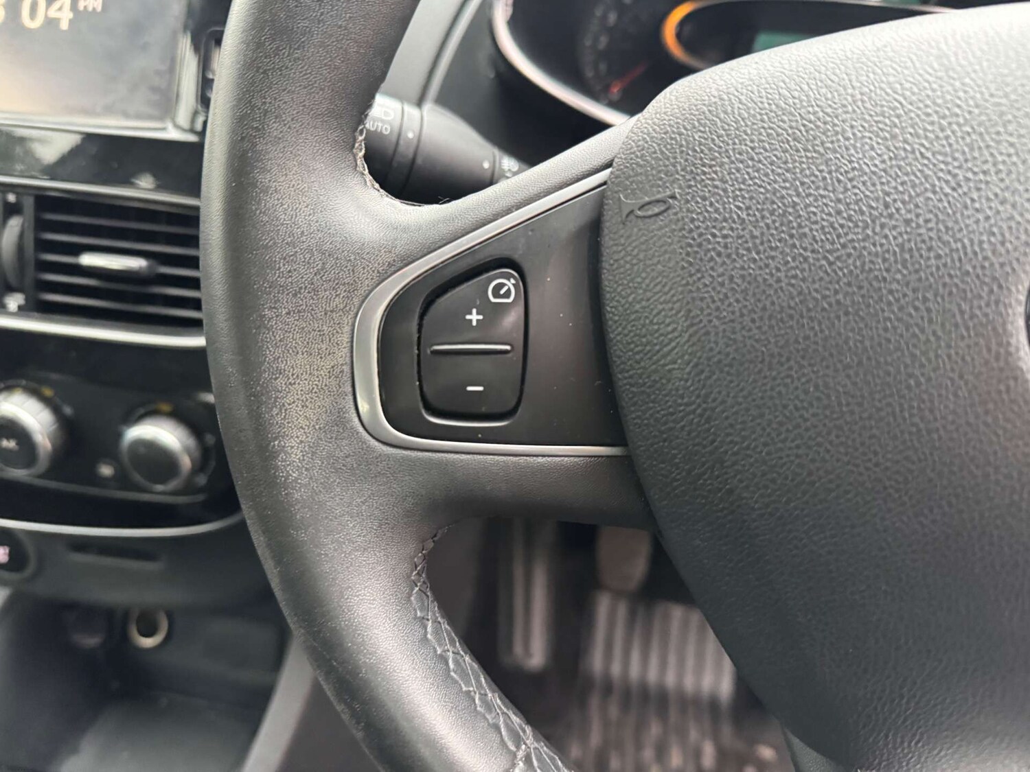 Used Renault Clio 2017 for sale - 76602101: Photo 24