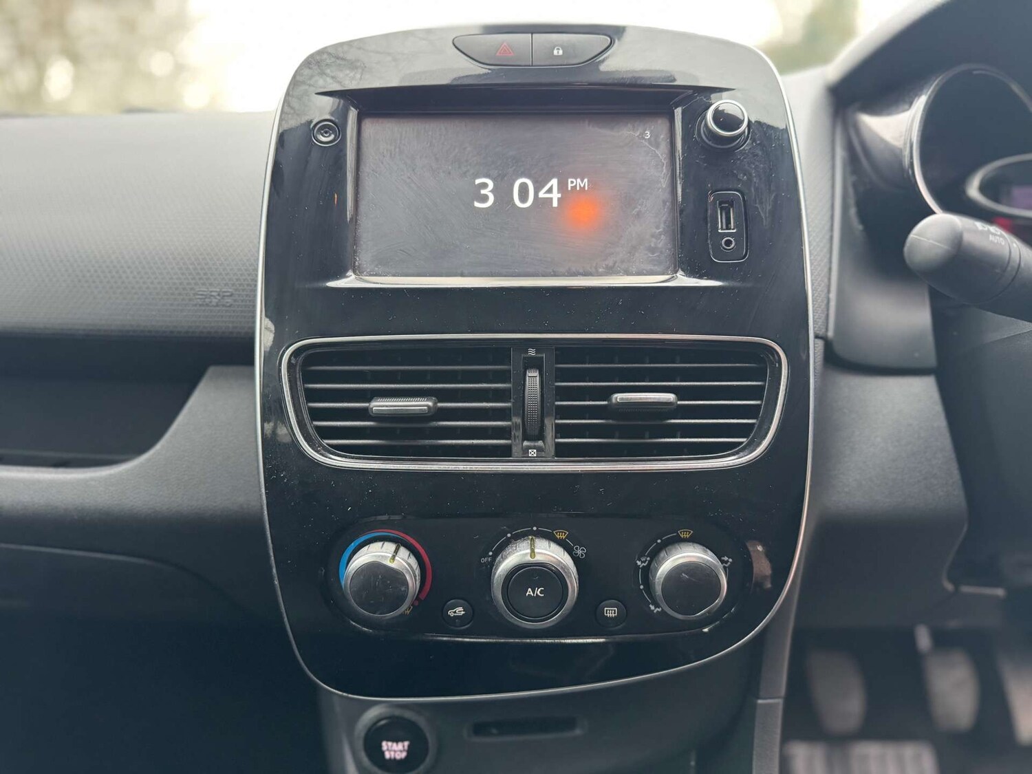 Used Renault Clio 2017 for sale - 76602101: Photo 36