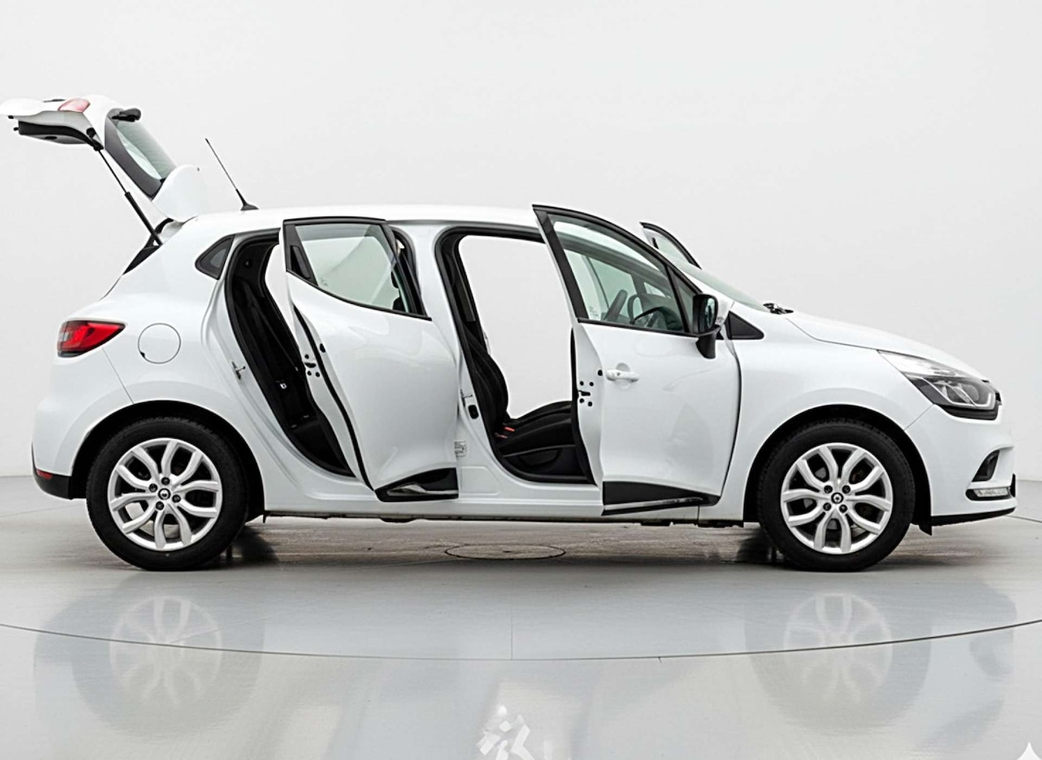 Used Renault Clio 2017 for sale - 76602101: Photo 57