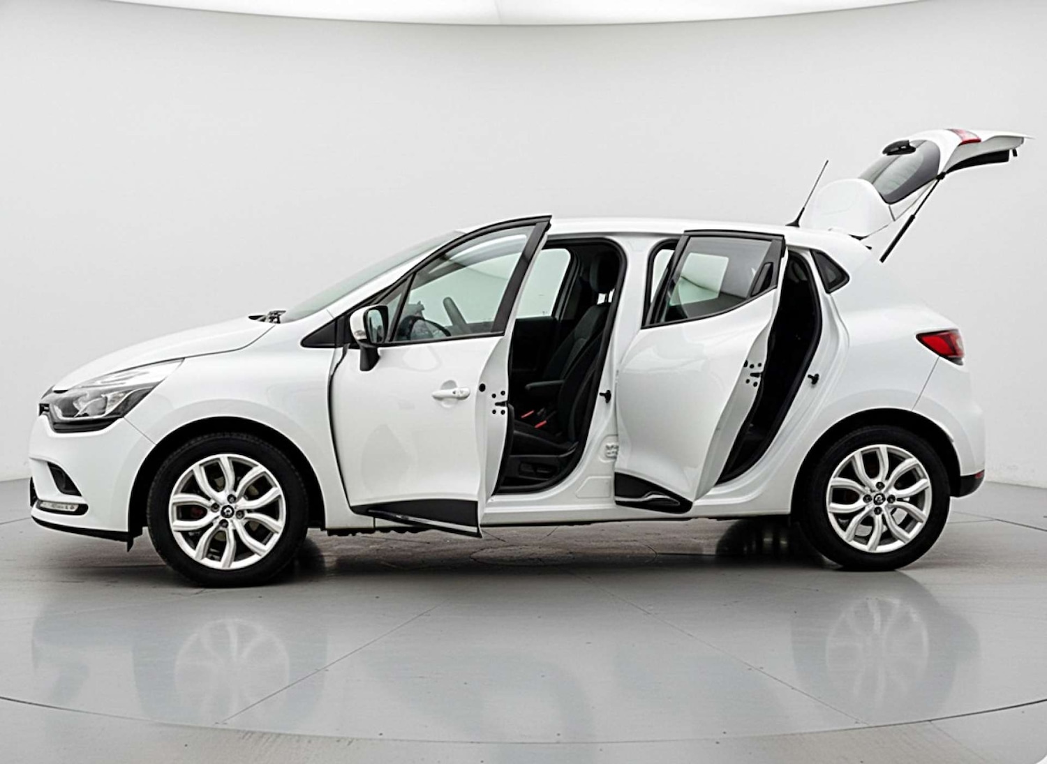 Used Renault Clio 2017 for sale - 76602101: Photo 58