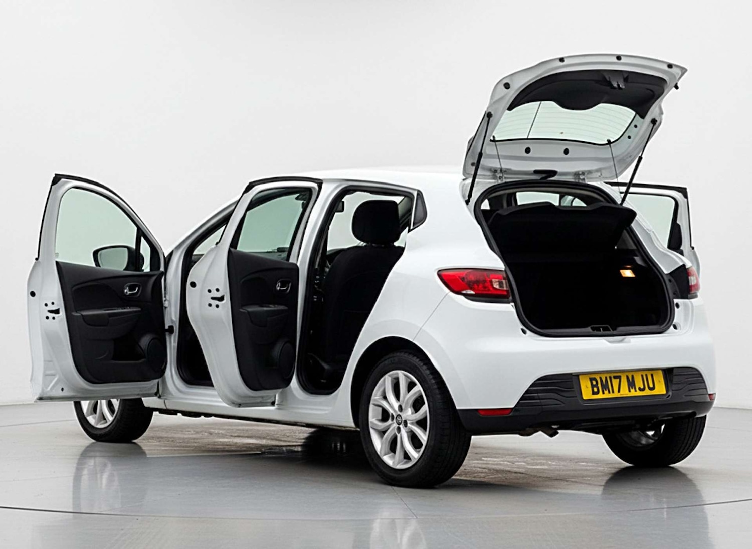 Used Renault Clio 2017 for sale - 76602101: Photo 60