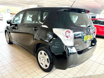 Used Toyota Verso 2011 for sale - 76278231: Photo