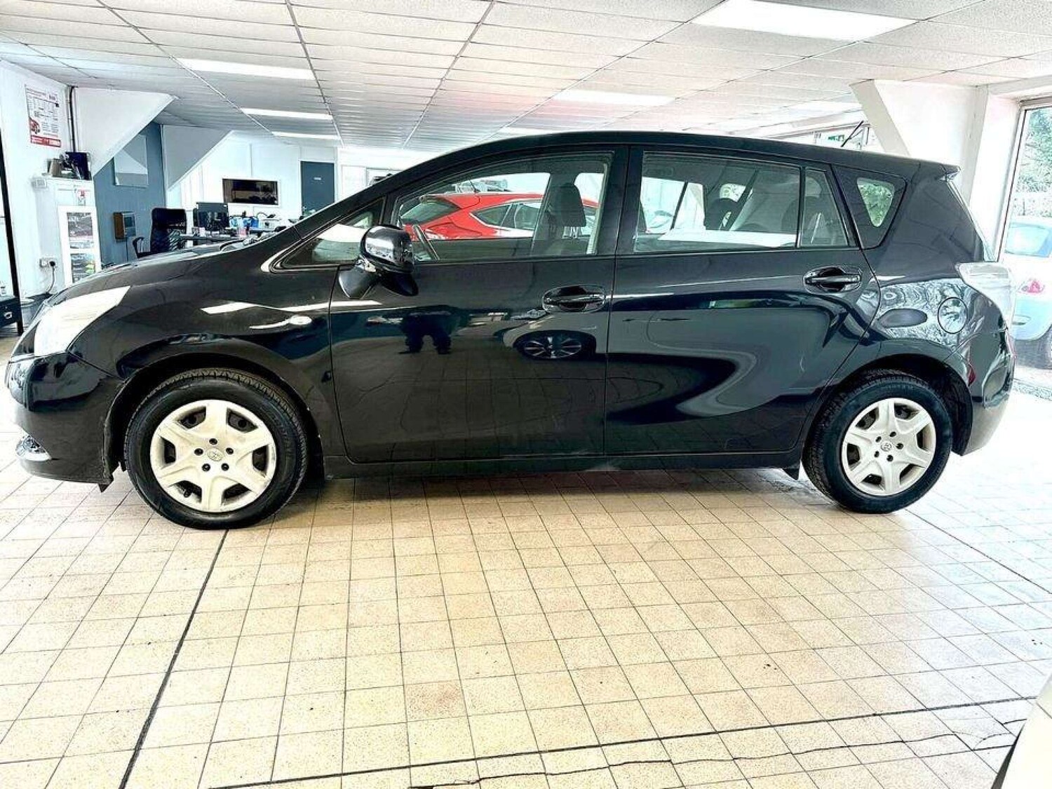 Used Toyota Verso 2011 for sale - 76278231: Photo 5