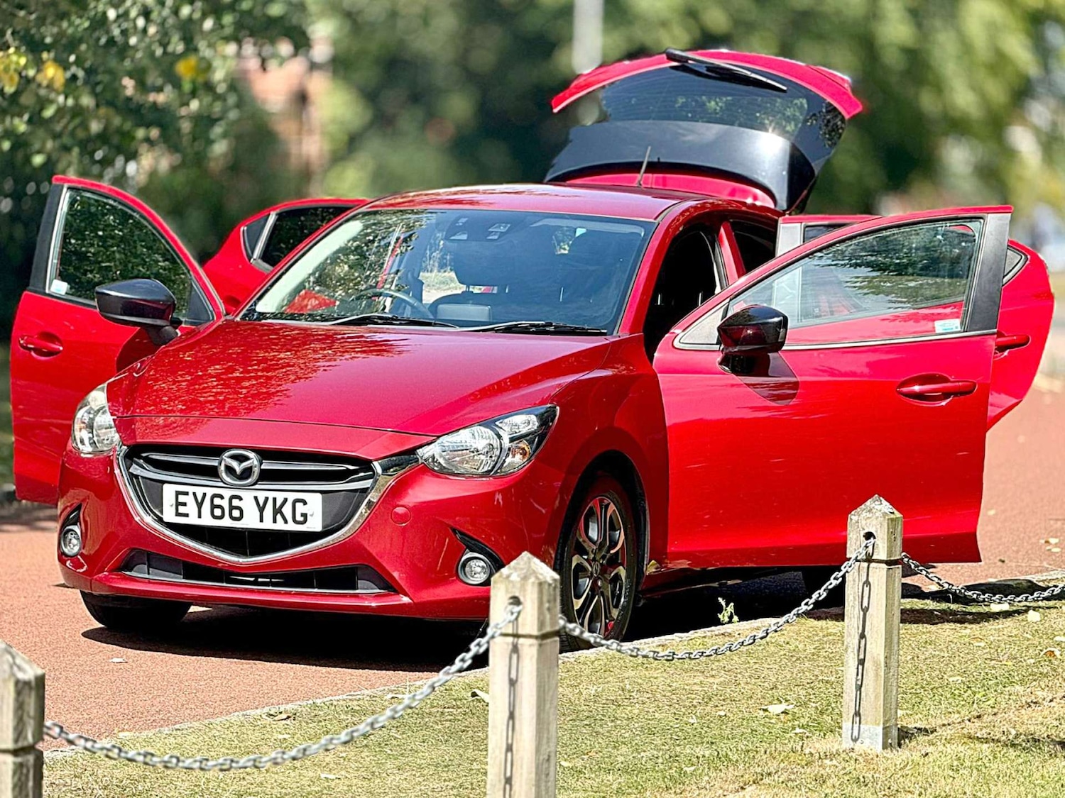 Used Mazda Mazda2 2016 for sale - 76602085: Photo 3