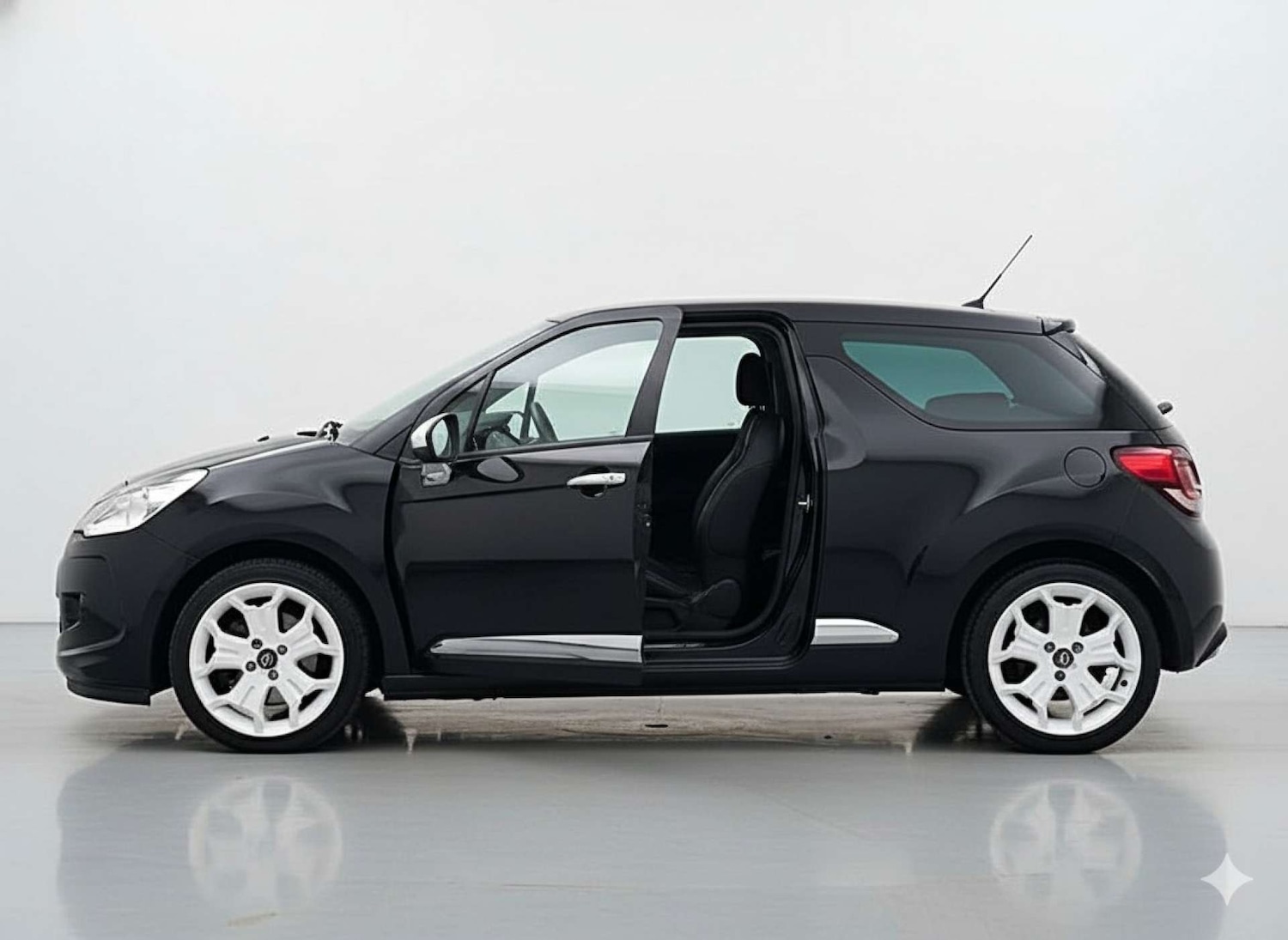 Used Citroen DS3 2010 for sale - 77953397: Photo 4